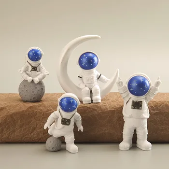4 бр., статуетка астронавти от смола, статуя, Открита скулптура на космонавта, забавни играчки, Десктоп украса за дома, Модел Астронавти, детски подарък