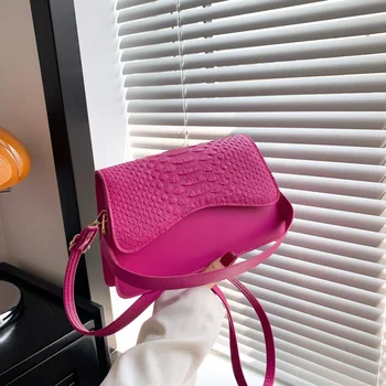 Есен нова популярната женска малка квадратна чанта с Модерна универсална осъществяване на рамото си Дизайн във френски стил, однотонная чанта през рамо